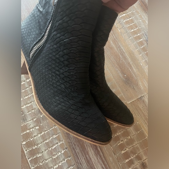 CCOCCI Black Faux Leather Python Snake Embossed Block Heel Ankle Zipper Bootie 7 - Picture 2 of 7